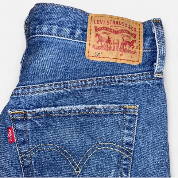 Levis 501 Women’s blue Jean Distressed Shorts - Picture 2 of 5